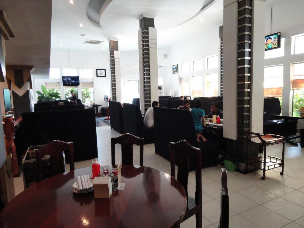 Trasak Pa-Em Hotel & Restaurant Phnom Penh Exterior foto