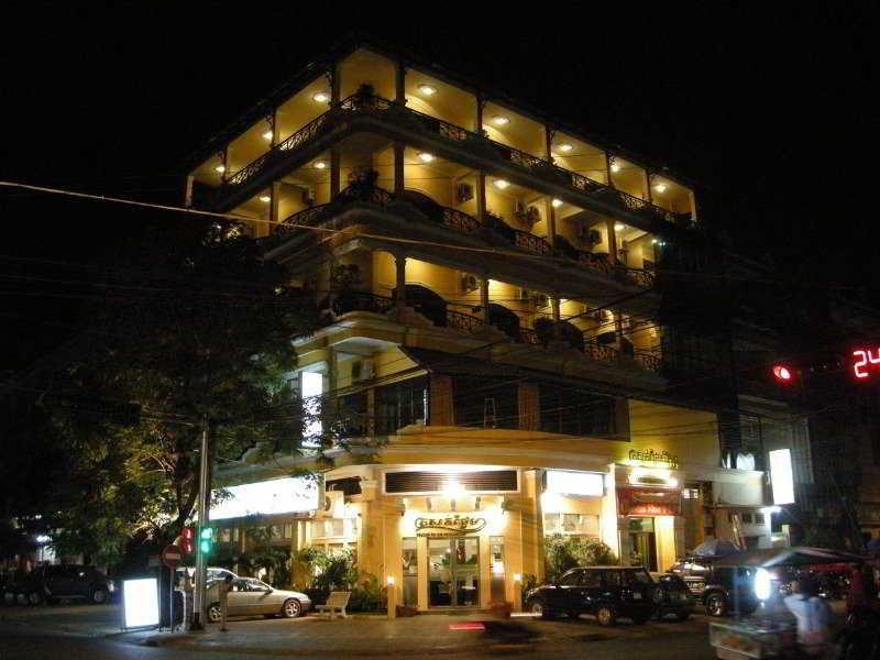Trasak Pa-Em Hotel & Restaurant Phnom Penh Exterior foto