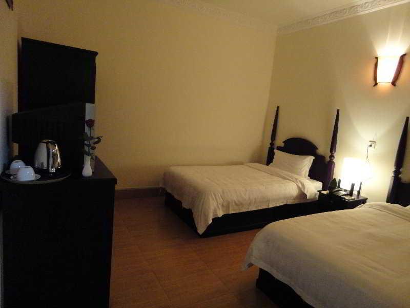 Trasak Pa-Em Hotel & Restaurant Phnom Penh Exterior foto